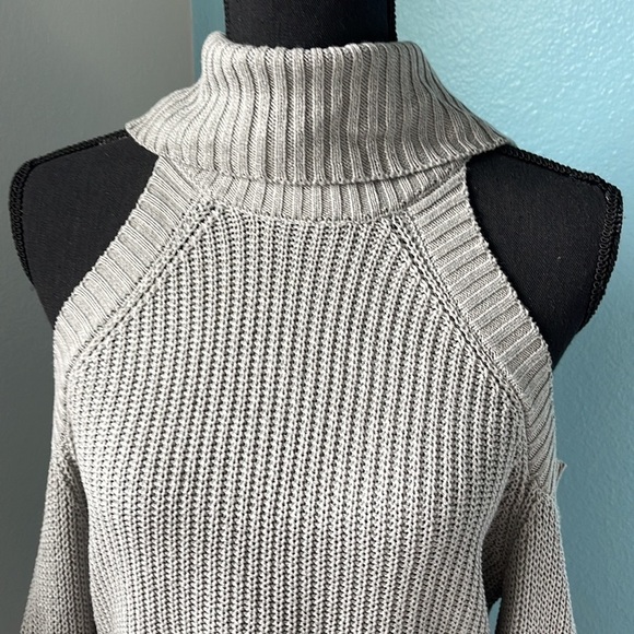 Cute turtle neck sweater - Picture 3 of 6